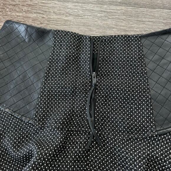 BCBGeneration Quilted Faux Leather Panel Mini Skirt Sz 8 Black White Flare VGUC - Picture 9 of 12